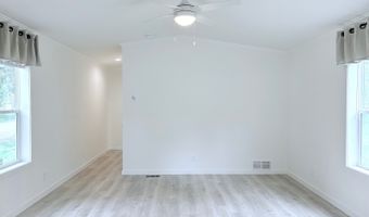 402 Lilly Ln, Altoona, WI 54720