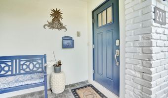 221 Orange Tree Dr, Atlantis, FL 33462