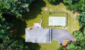 2 Scenic Ridge Ct, Coventry, RI 02816