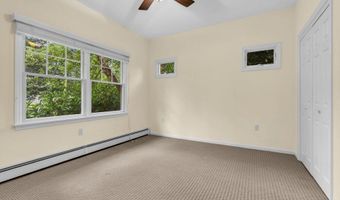 10 Greenwood Pl, Middletown, NJ 07748