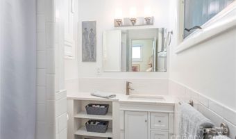 24 Woodcrest Rd, Asheville, NC 28804