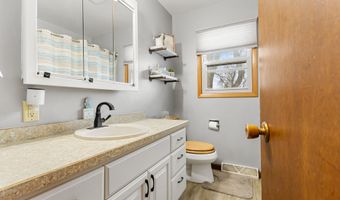 11 Linda Ln, Aberdeen, SD 57401