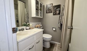 633 Meadow Pl, Ames, IA 50010