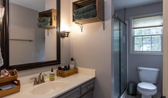 11 MEADOWBROOK Ct, Appleton, WI 54914