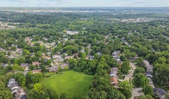 647 Waterford Ridge Dr, Ballwin, MO 63021