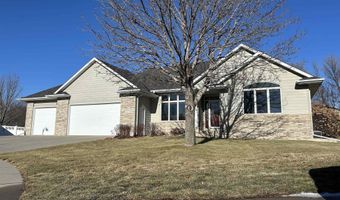 2225 E Byrum Cir, Brandon, SD 57005