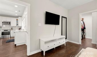 2717 Arnold Dr, Charlotte, NC 28205