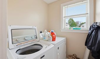 6 Wilson St, Bristol, RI 02809