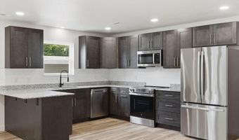 915 S Hudson Ave, Aurora, MO 65605