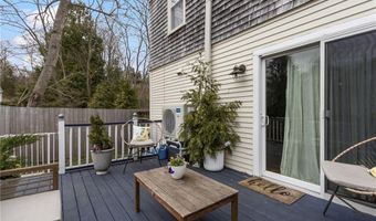 5 Conrad Ct, Newport, RI 02840