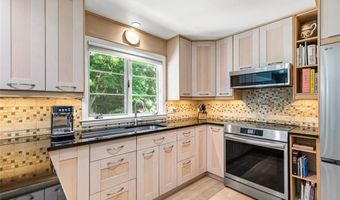 71 Primrose Hill Rd, Barrington, RI 02806
