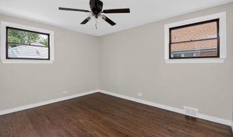 112 S Iowa Ave, Addison, IL 60101