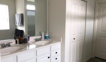 900 Heartland Park Ln, Antioch, IL 60002