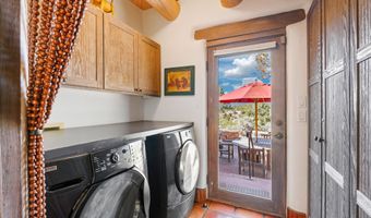 267 Hondo Seco Rd, Arroyo Seco, NM 87514