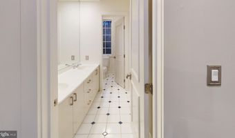 9629 EAGLE RIDGE Dr, Bethesda, MD 20817