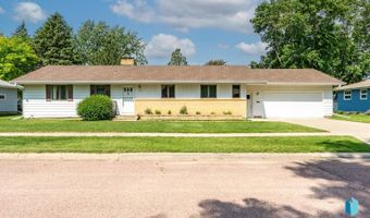 207 S 11th St, Beresford, SD 57004
