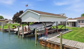 7589 Colony Dr, Algonac, MI 48001