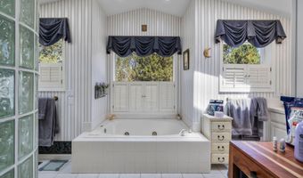 64629 Horseman Ln, Bend, OR 97703