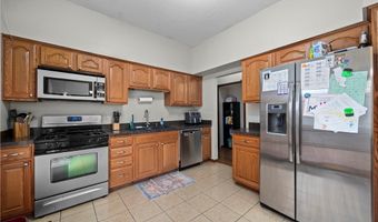 823 Willow Hollow Ct, Amherst, OH 44001