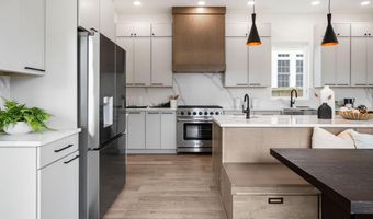 2001 N GEORGE MASON Dr, Arlington, VA 22207