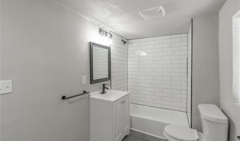 1027 W Idaho Ave, Chickasha, OK 73018