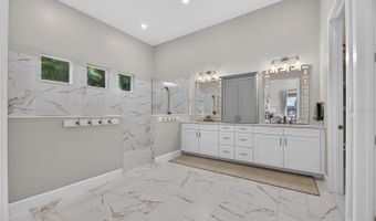 825 MANNS HARBOR Dr, Apollo Beach, FL 33572
