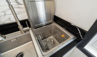 226 N THOMAS St 226-4, Arlington, VA 22203