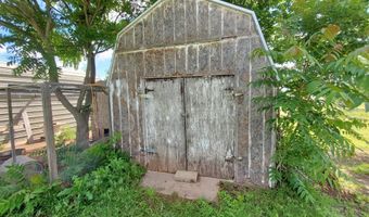 649 A St, Arapaho, OK 73620