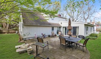 76 Parkview Dr, Albertson, NY 11507