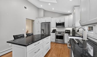 41 Montclair Ave, Airmont, NY 10952