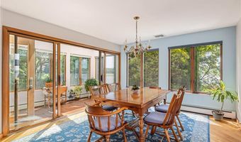 96 Starr Dr, Narragansett, RI 02882