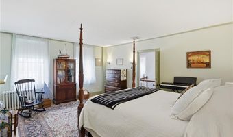 693 Hope St, Bristol, RI 02809