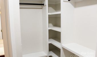 3813 Brookchase Ln, Charlotte, NC 28205