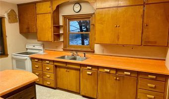 1004 S 2nd St, Alma, WI 54610