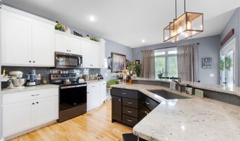 1123 N Dewey St, Auburn, IN 46706