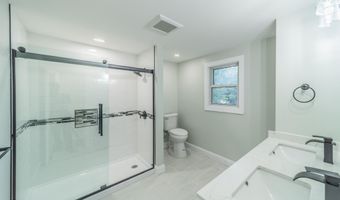 901 Palmer Ave, Holmdel, NJ 07733
