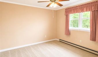 32 W Sylvan Dr, Allen, PA 18067