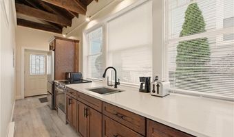 98 Kay St 4, Newport, RI 02840