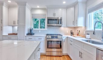 82 Thimble Island Rd, Branford, CT 06405