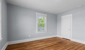 94 E Main Rd, Middletown, RI 02842
