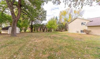 2513 Marwood Dr, Mankato, MN 56001