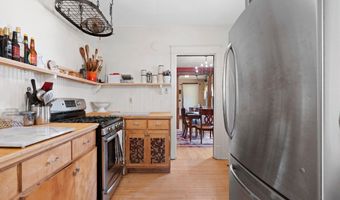 1025 S LAWE St, Appleton, WI 54915