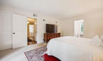 7600 CHARLESTON Dr, Bethesda, MD 20817