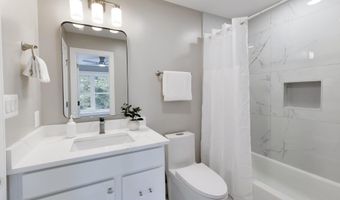 6410 WINNEPEG Rd, Bethesda, MD 20817