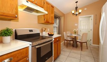1052 ROYAL OAKS Dr, Apopka, FL 32703