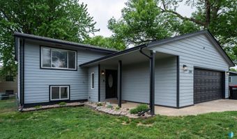 201 Cardinal Dr S, Brandon, SD 57005