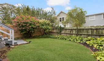 29 Bacheller St, Newport, RI 02840