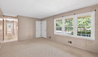 111 Highland Acres Dr, Boiling Springs, SC 29316