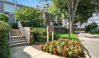 4979 BATTERY Ln 4979-1, Bethesda, MD 20814
