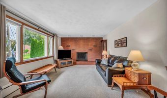 6 Woodlawn Dr, Cromwell, CT 06416
